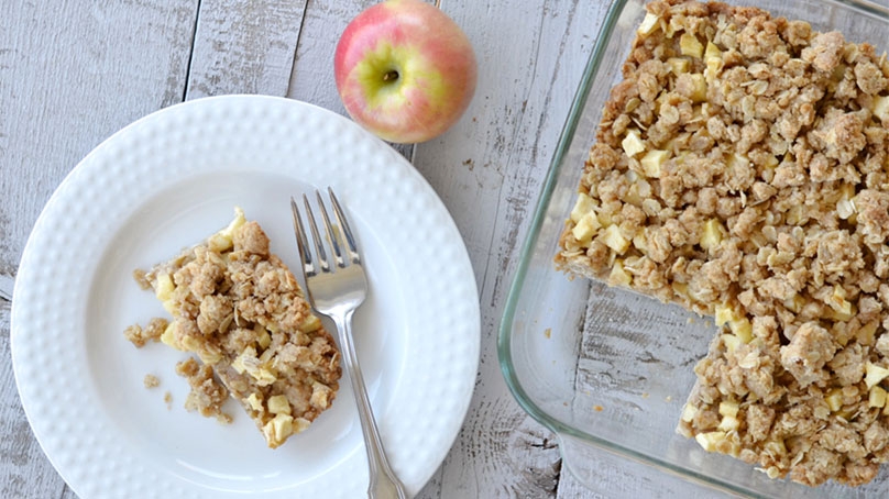 Apple Crisp Oatmeal Squares