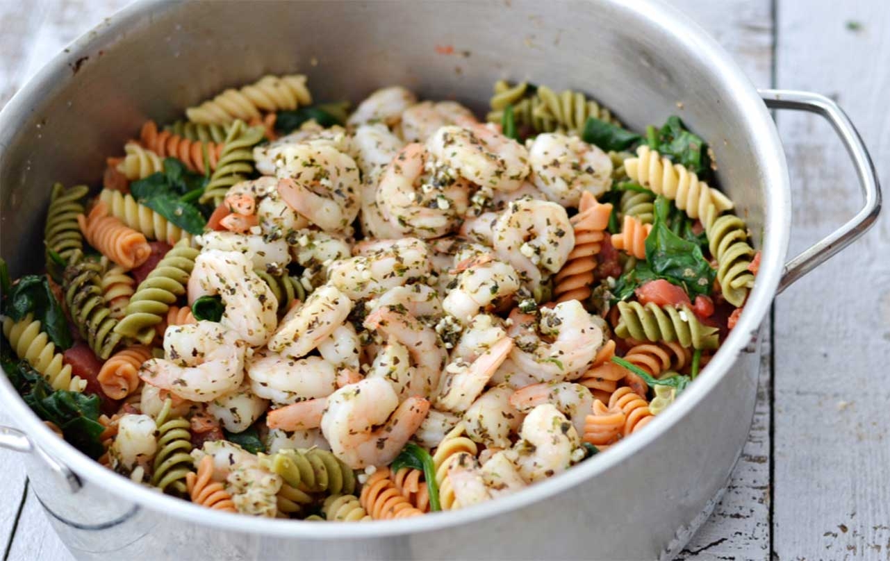 Easy Tomato Spinach Shrimp Pasta