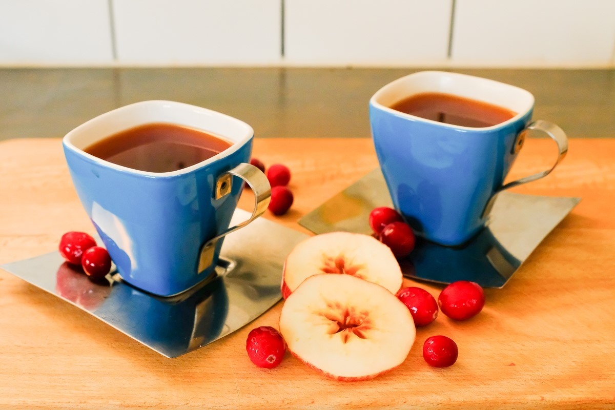 Holiday Recipe for Apple Cranberry Slow Cooker Tea | Recipes | Food Lion