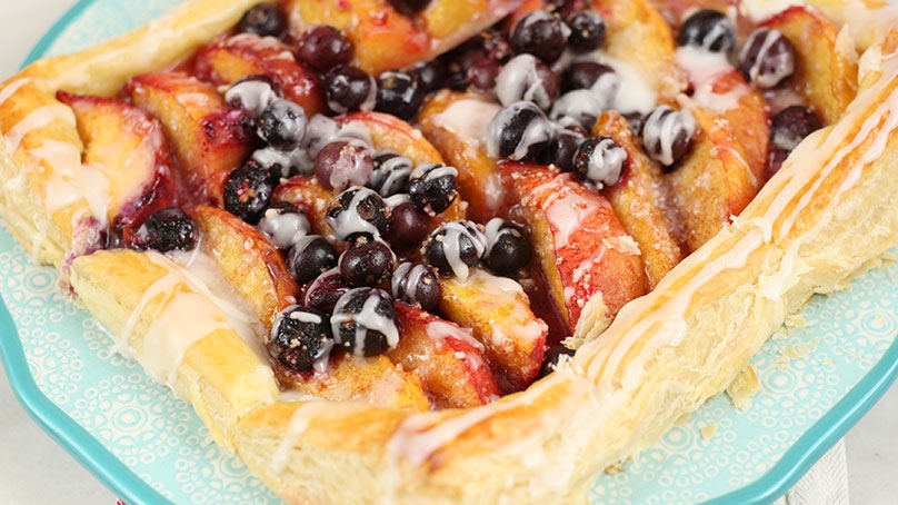 Blueberry Peach Tart With Icing