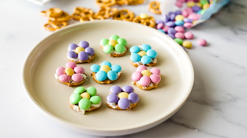 Easter Flower Pretzel Bites | Recipes | Food Lion