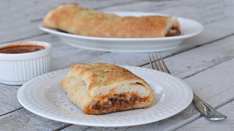 Easy Ground Beef Delaware Favorite Stromboli