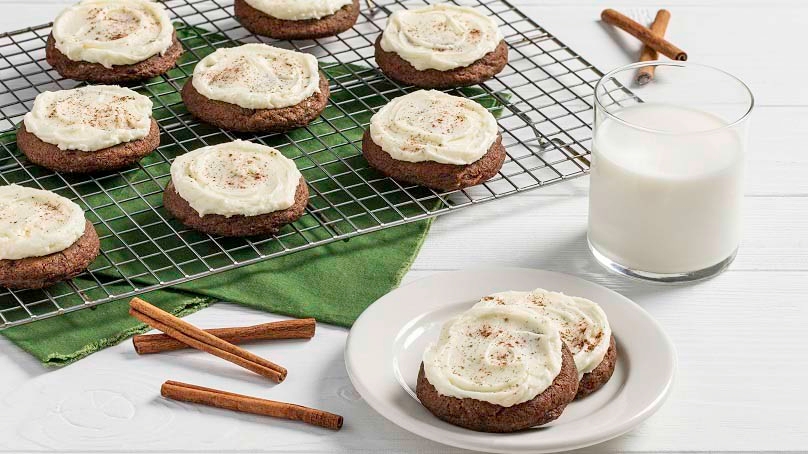 https://legacy.foodlion.com/content/dam/Recipes/gingerbread-cookies-with-eggnog-frosting/808x454-soft-gingerbread-cookies.jpg.adapt.full.high.jpg