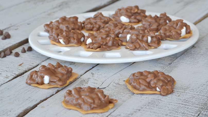 Southern desserts make a great summer treat. Learn how to make these chocolate caramel peanut clusters that are well-known and loved in Tennessee!