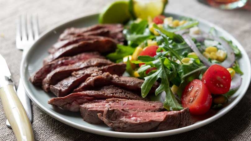 Marinated and Grilled Skirt Steak with a Summer Salad | Food Lion