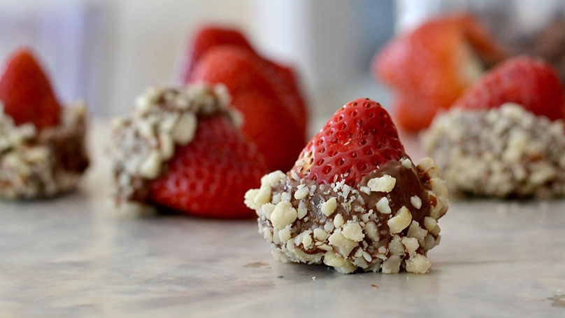 Nutella Stuffed Strawberries