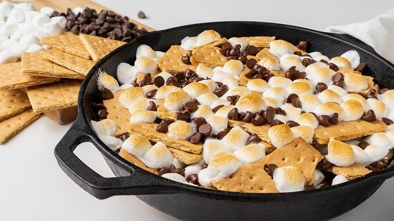 Grilled S'mores, graham crackers, marshmallows, chocolate chips