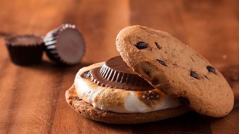 Butter Cup Cookie S’mores on wood table