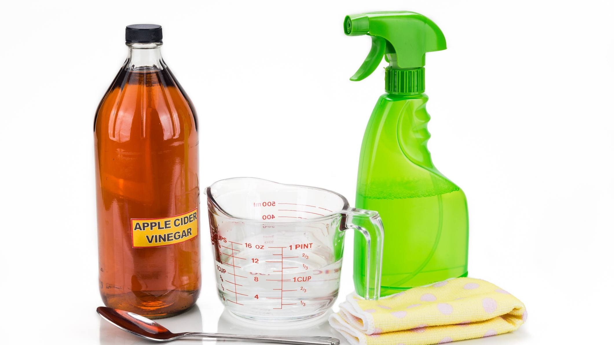 apple cider vinegar and cleaning supplies