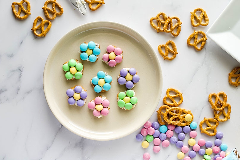 Mother's Day Desserts Flower Pretzel Bites, 