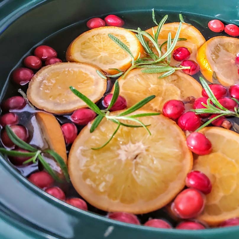 Homemade Potpourri with Oranges, Cranberries & Herbs