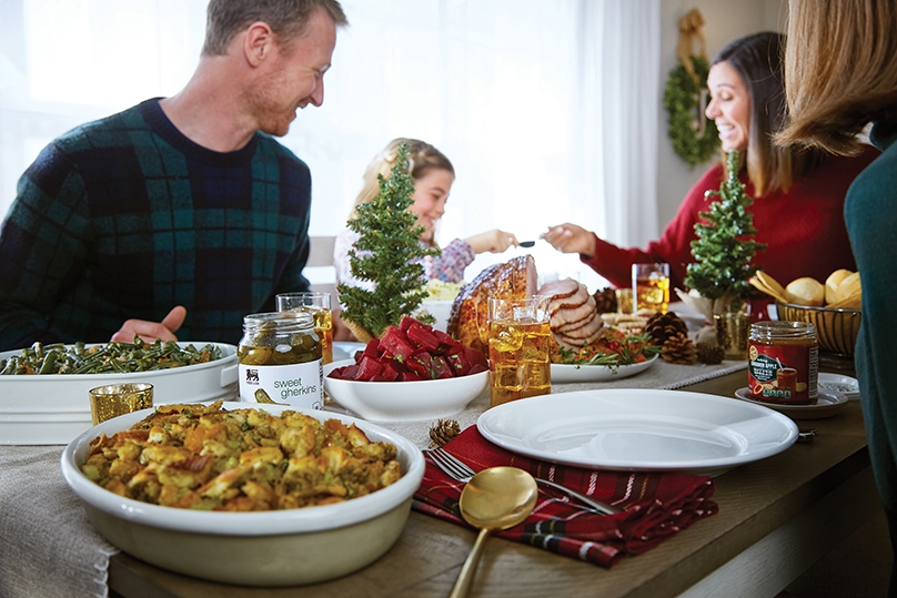 https://legacy.foodlion.com/content/dam/fresh-ideas/how-to-prepare-a-memorable-christmas-dinner-for-2-4-or-more-guests/808w-Multi-Genteratonal%20Holiday%20Dinner_CameraA_17775.jpg.adapt.full.high.jpg